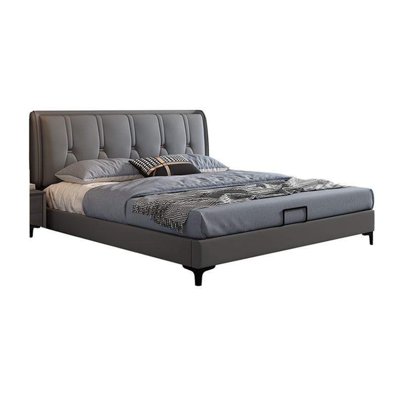 Letto standard grigio contemporaneo con letto trapuntato e gambe