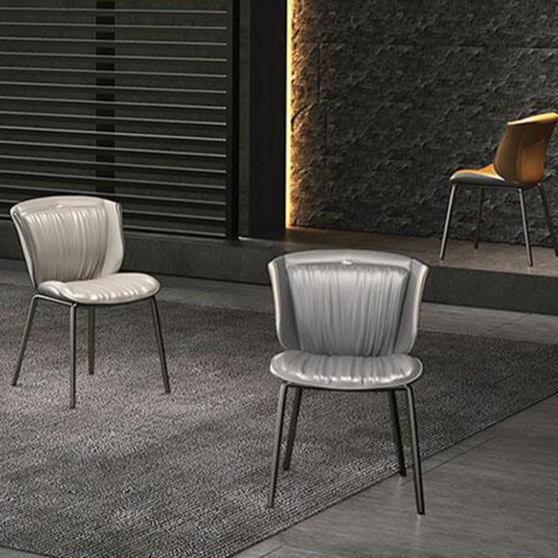 Moderne faux lederen eetkamerstoel vleugelback zijstoel in matte afwerking