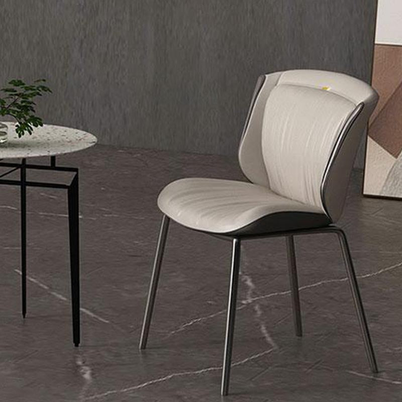 Moderne faux lederen eetkamerstoel vleugelback zijstoel in matte afwerking