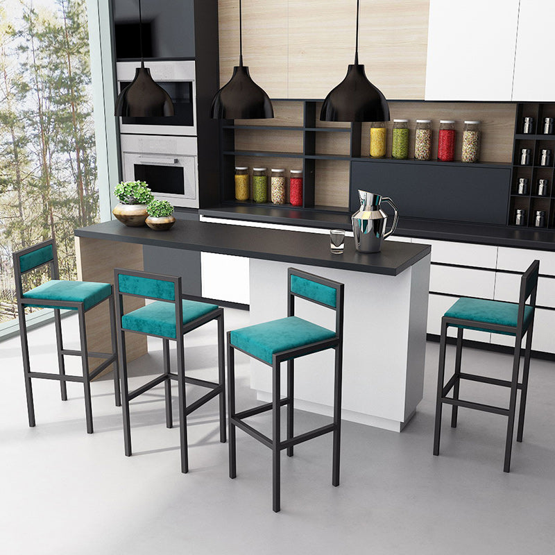 Moderno sgabello da pranzo in ferro posteriore senza braccio sgabello da bar con cuscino di velluto