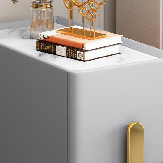 4脚のグラマーレザーナイトテーブル付きの石トップナイトスタンド