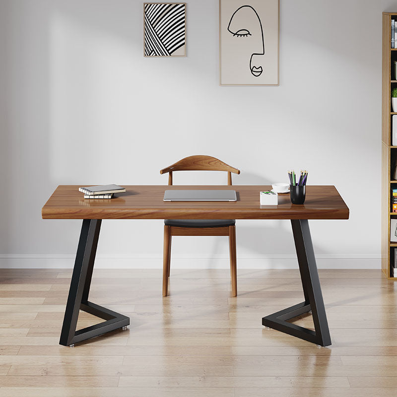 産業スタイルのライティングデスクホーム用の金属ベース付きソリッドウッドオフィスデスク