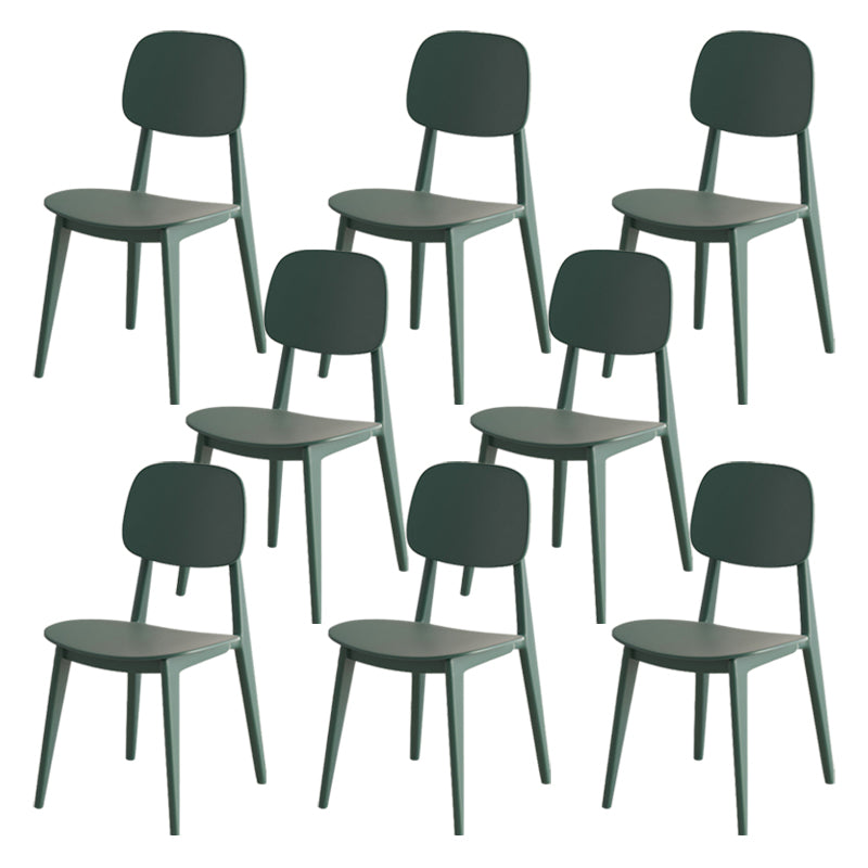 Muebles de comedor de plástico modernos en el acabado mate para la cocina.