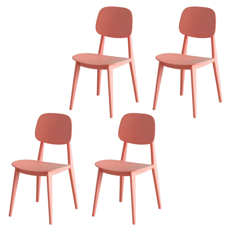 Muebles de comedor de plástico modernos en el acabado mate para la cocina.