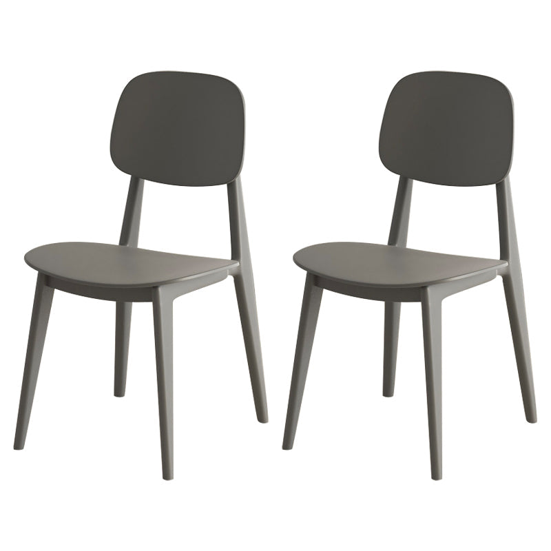 Muebles de comedor de plástico modernos en el acabado mate para la cocina.