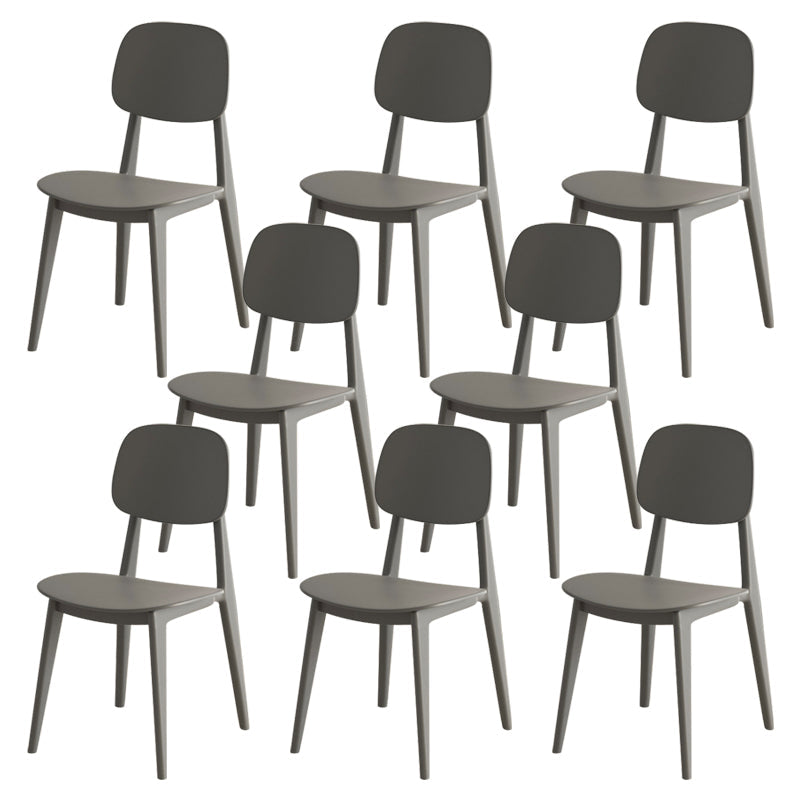 Muebles de comedor de plástico modernos en el acabado mate para la cocina.