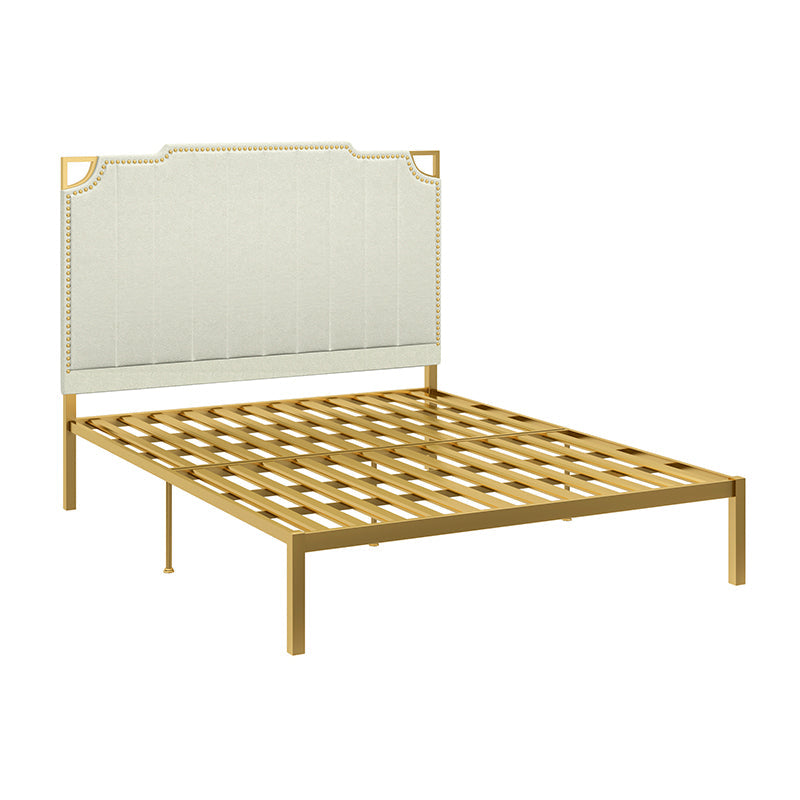 Letto rivestito in un chiodo con telaio in metallo in metallo in oro