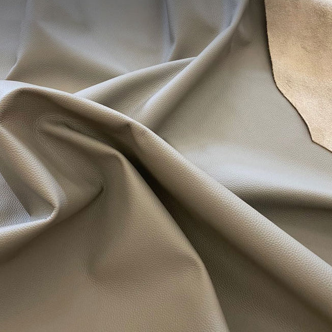 家のために木製の脚を備えたモダンなスタイルのダイニングチェアアームレスチェア