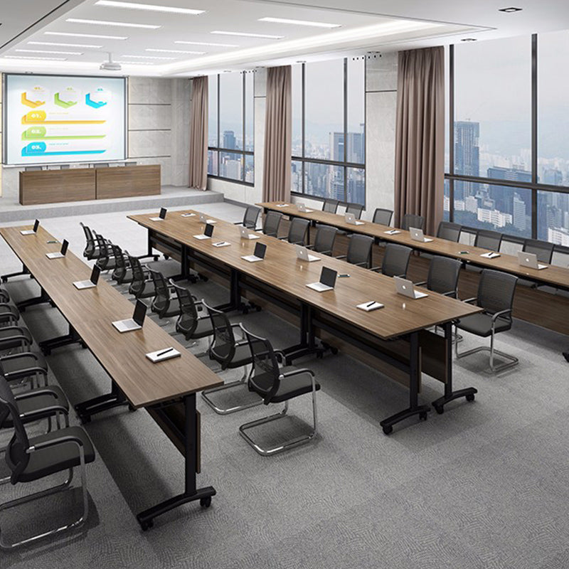 Moderna scrivania in legno fabbricato con ruote rettangolari marroni rettangolare