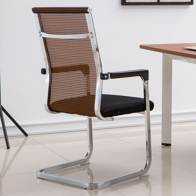 Sedia da ufficio in stile moderno, senza ruote, in rete, con braccioli fissi