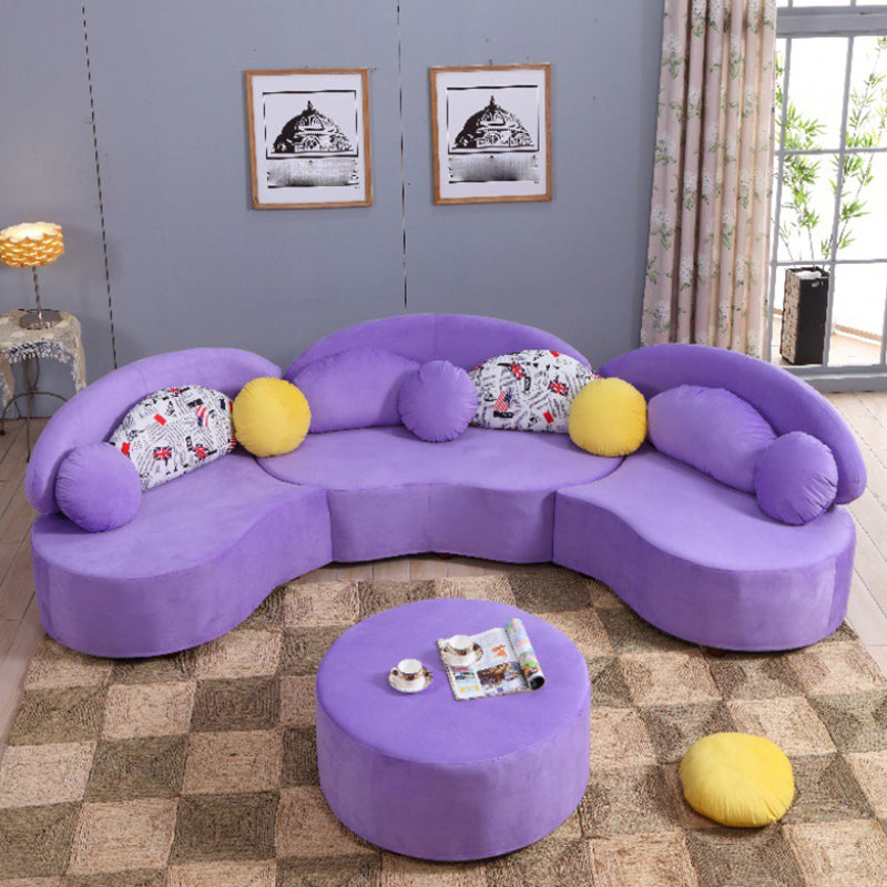 Soggiorno divano cuscini stazionari senza braccio curvo.