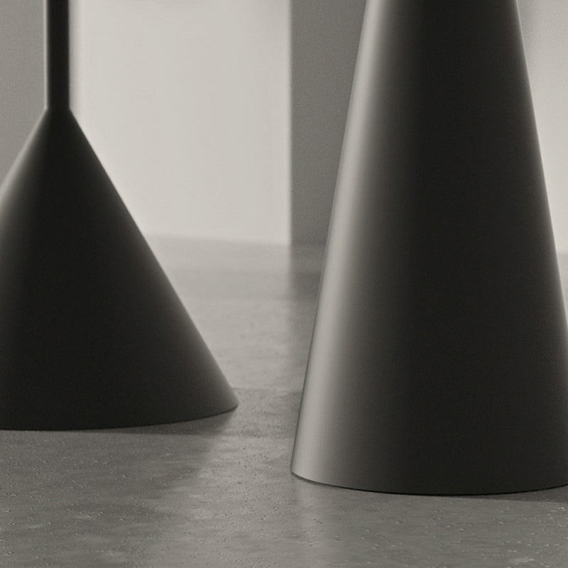 Mesa de metal redonda moderna de mediados de siglo con mesa de café de la base de pedestal