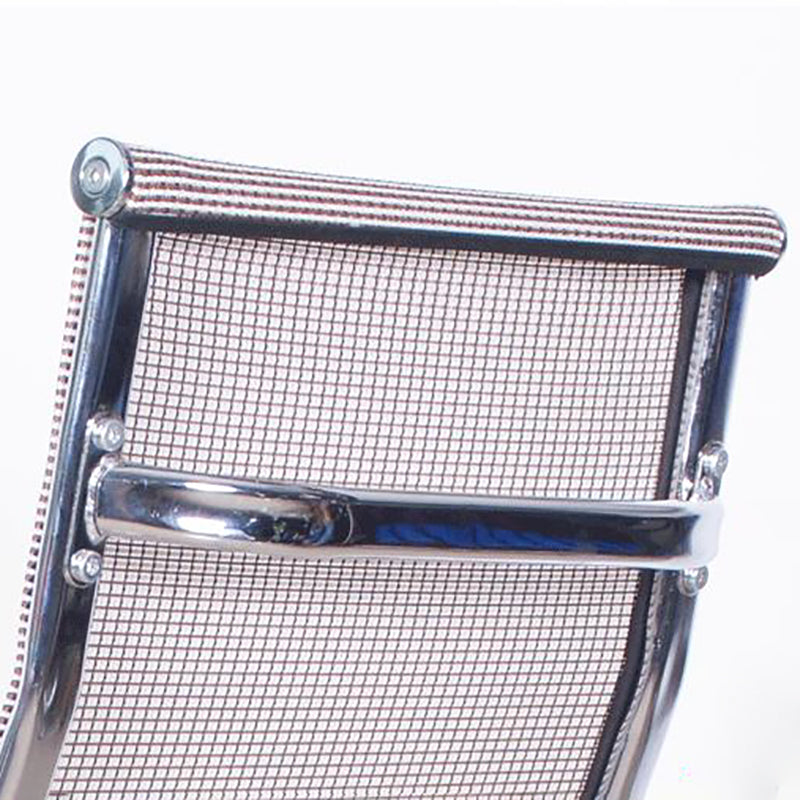 Silla moderna de escritorio de acero negro con silla de oficina en el hogar y en la parte posterior en casa