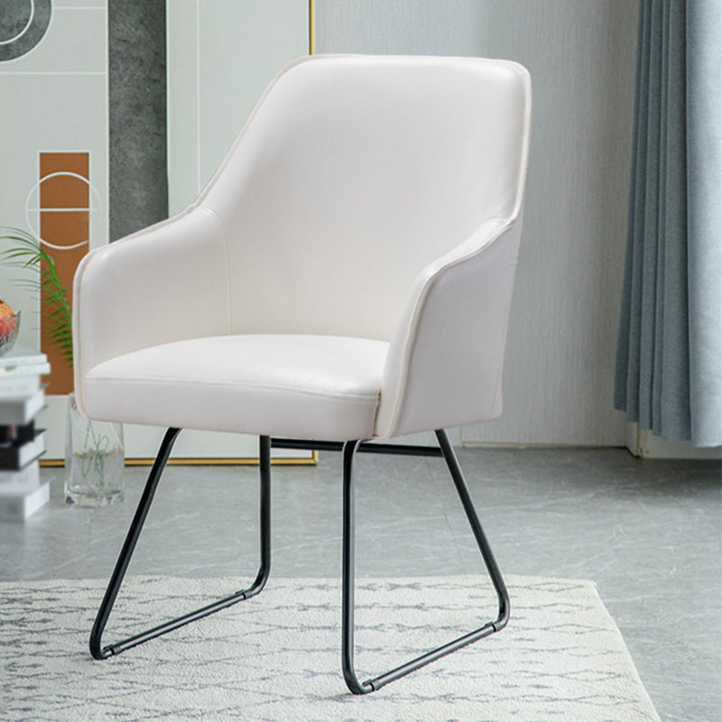 Chaise en cuir fausse 22,4 "L x21,6" W x32.6 "H ARMS INCLUS INCLUS POUR LE SOIR