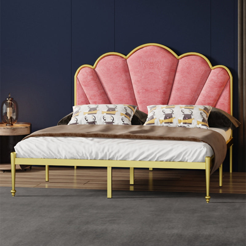 Glam -metalen paneelbed met stoffen camelback gestoffeerd hoofdeinde