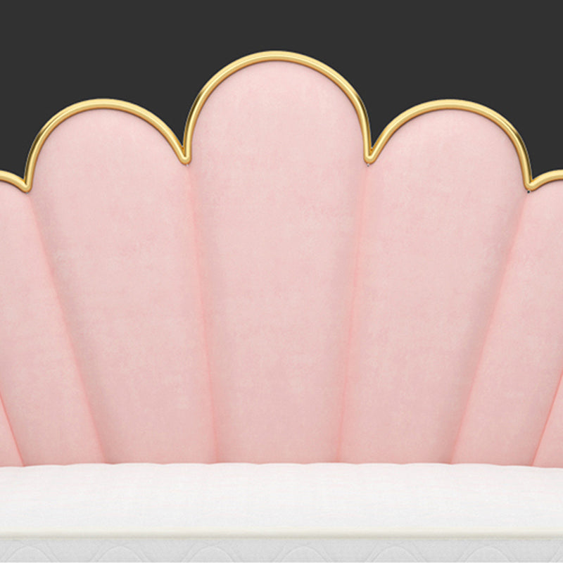 Glam -metalen paneelbed met stoffen camelback gestoffeerd hoofdeinde