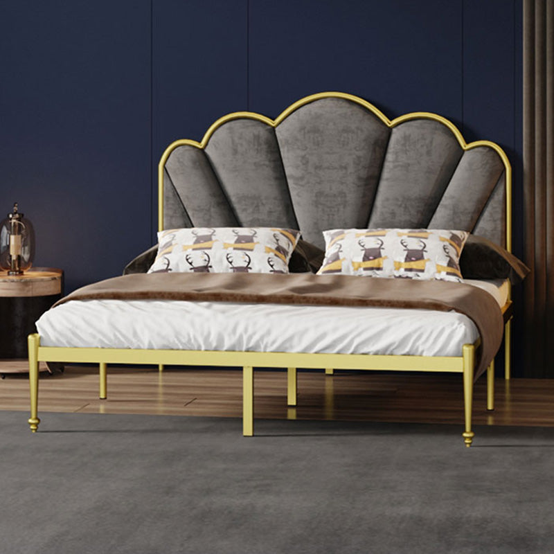 Lit en panneau de métal glamour avec tissu tête de lit rembourrée de camelback