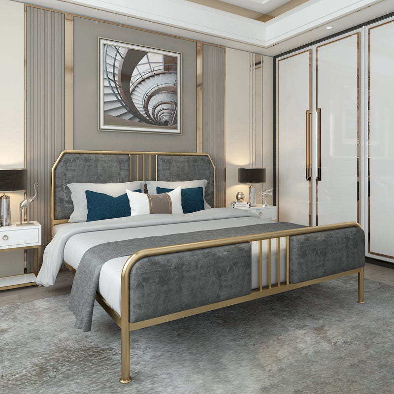 43,3 "graues gepolstertes Bett mit Kopfteil mit niedrigem Metallbett mit Kopfteil.