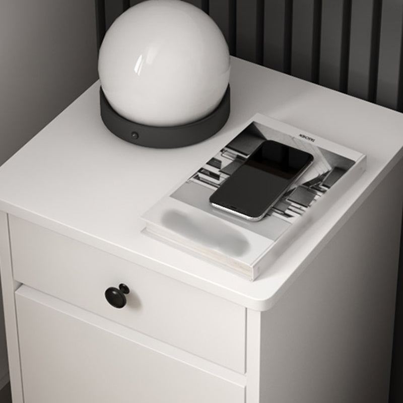 22 "Hモダンなベッドサイドキャビネット模倣ウッド1ドア1ドロワーナイトスタンド