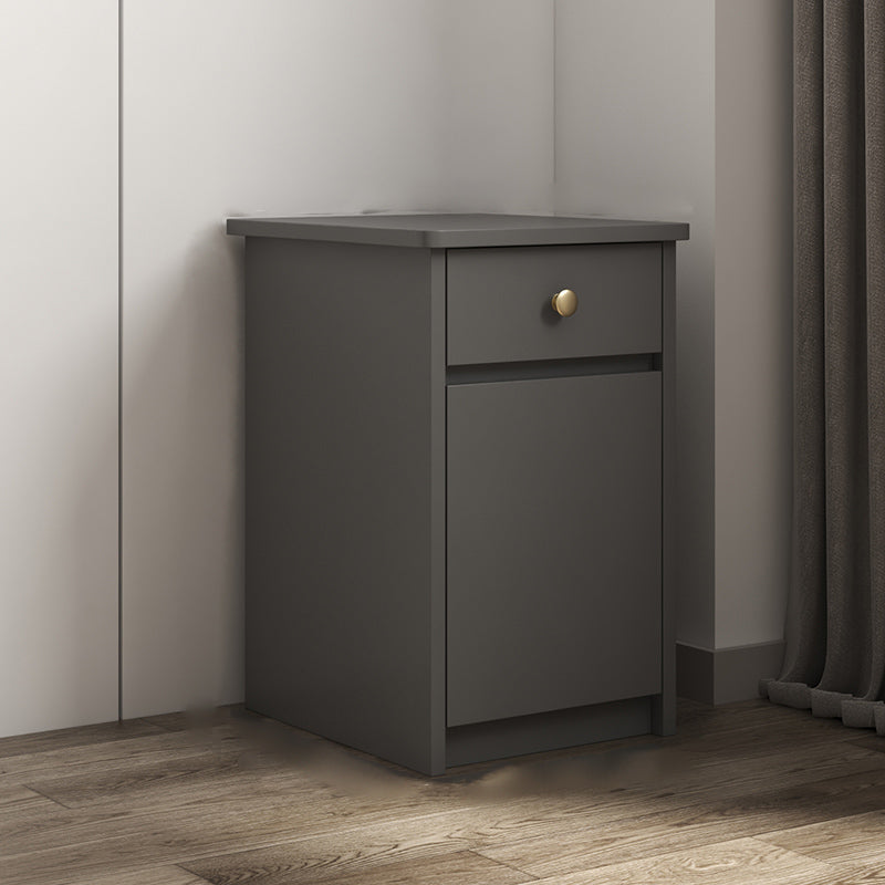 22 "Hモダンなベッドサイドキャビネット模倣ウッド1ドア1ドロワーナイトスタンド