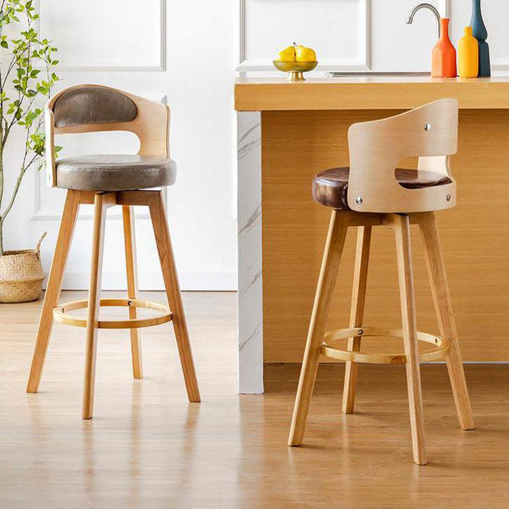 Sgabello in legno in legno contemporaneo con la finitura opaca per interno