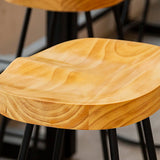 鉄のベースとモダンな輪郭の松の固形材のバースツール