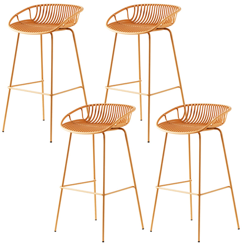 Sgabello in plastica da baramio in metallo contemporaneo in finitura opaca per interno