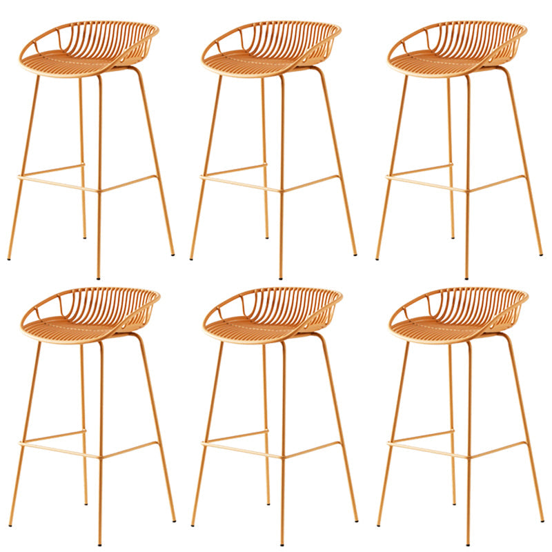 Sgabello in plastica da baramio in metallo contemporaneo in finitura opaca per interno