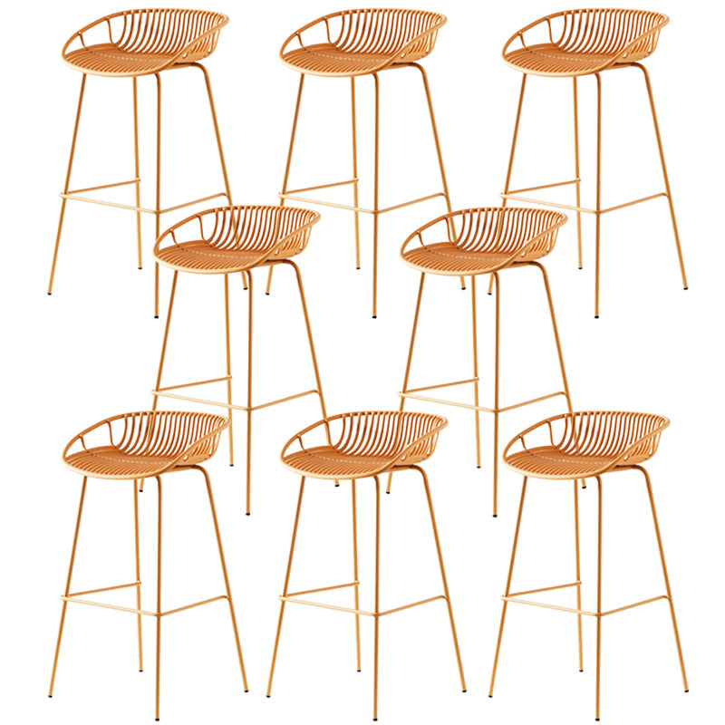 Sgabello in plastica da baramio in metallo contemporaneo in finitura opaca per interno