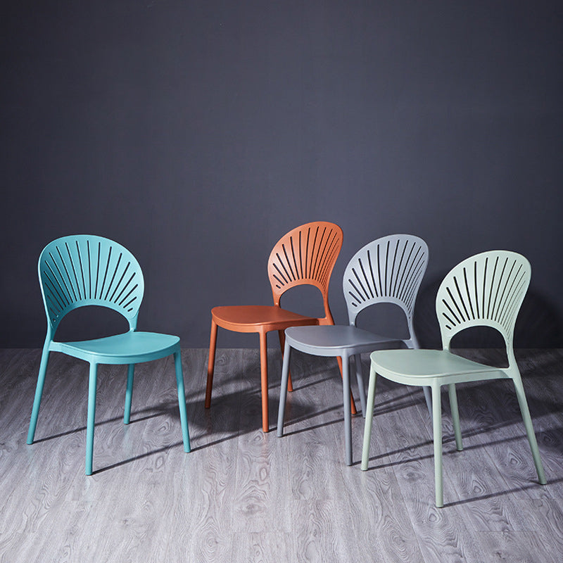 Sedia di plastica moderna aperta mobile da pranzo sul retro in finitura opaca