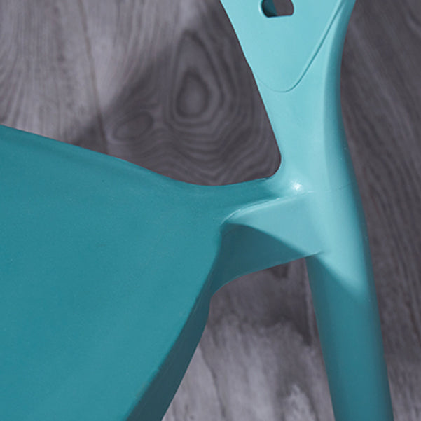 Sedia di plastica moderna aperta mobile da pranzo sul retro in finitura opaca