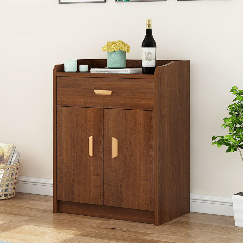 Sideboard in legno ingegnerizzato contemporaneo con porte e cassetti per sala da pranzo