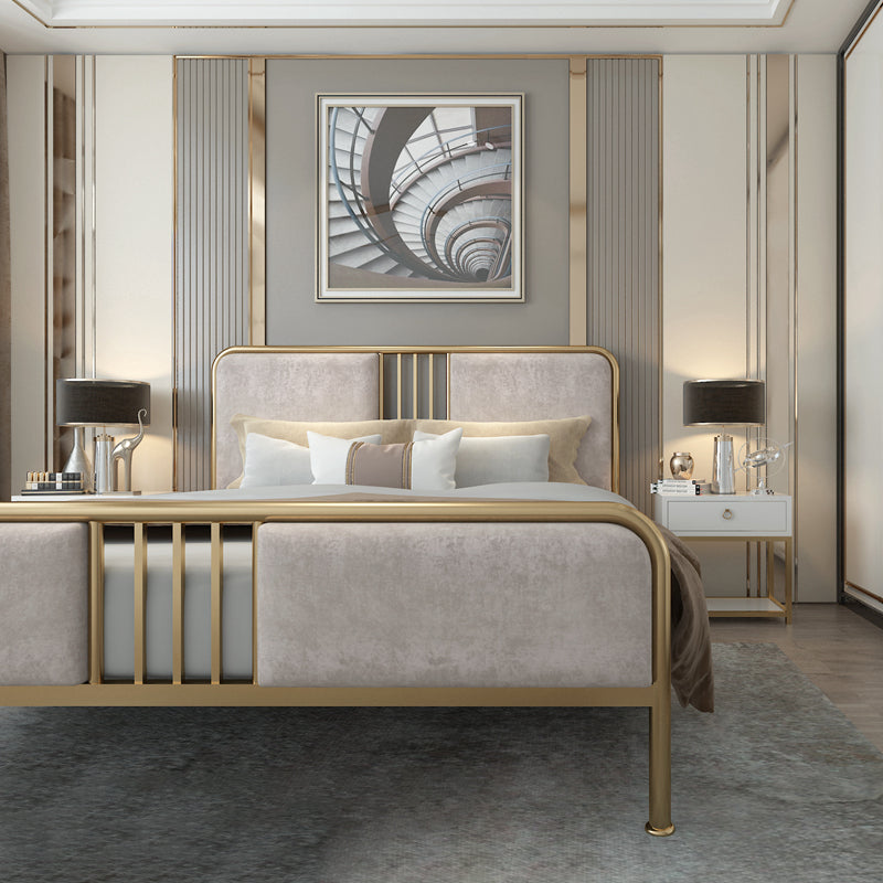 Letto in metallo imbottito con testiera a basso profilo con gambe metalliche