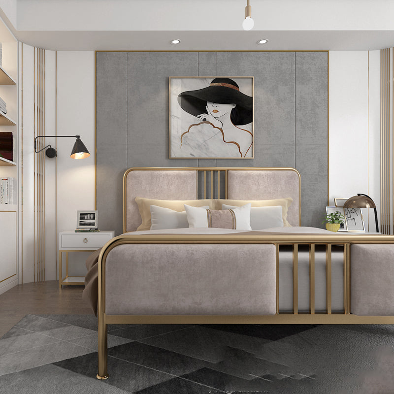 Letto in metallo imbottito con testiera a basso profilo con gambe metalliche