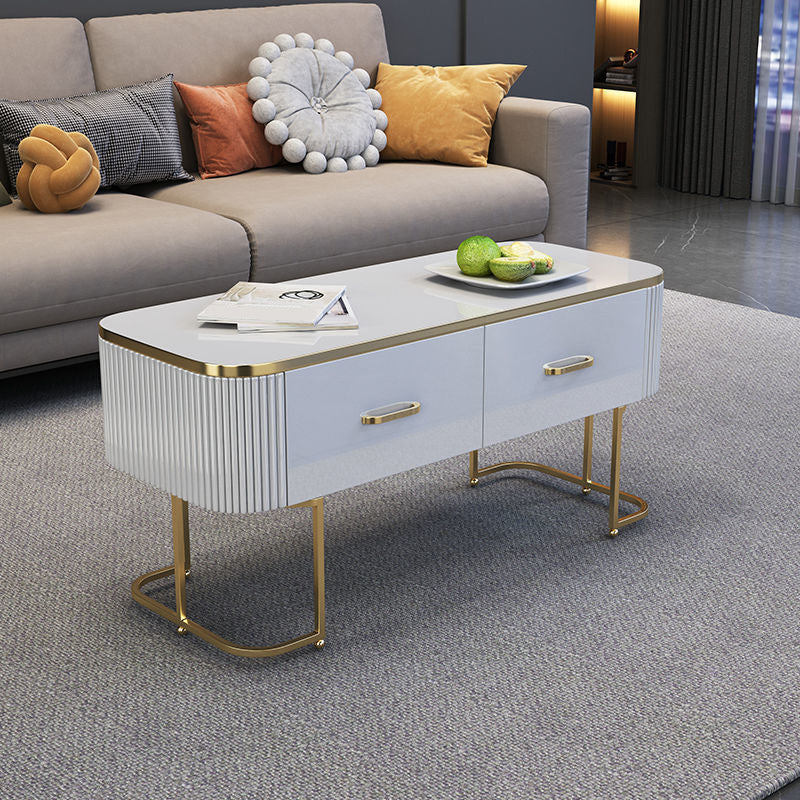 Eigentijdse salontafel met opberglade en gouden framebasis