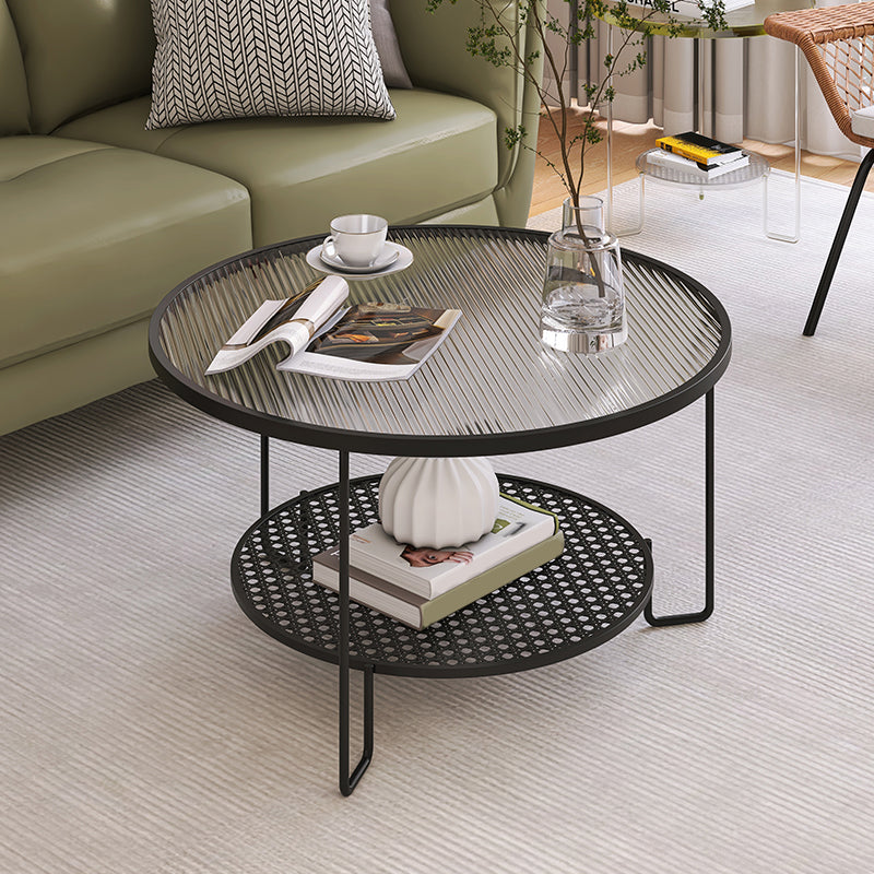 Zeitgenössischer Cocktailtisch mit Glasoberteil und Eisenbasis und Regal