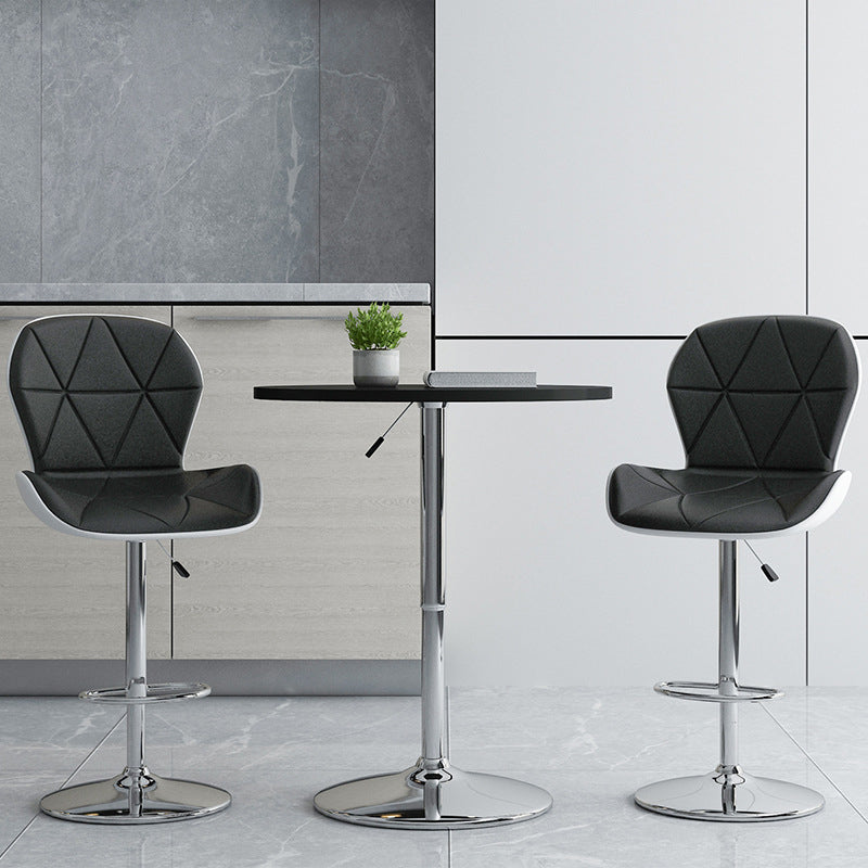 Moderne metalen barkruk van kunstleer met matte afwerking