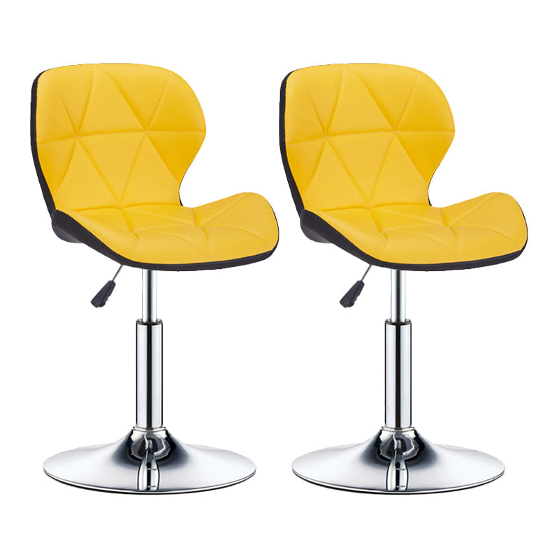 Moderne metalen barkruk van kunstleer met matte afwerking