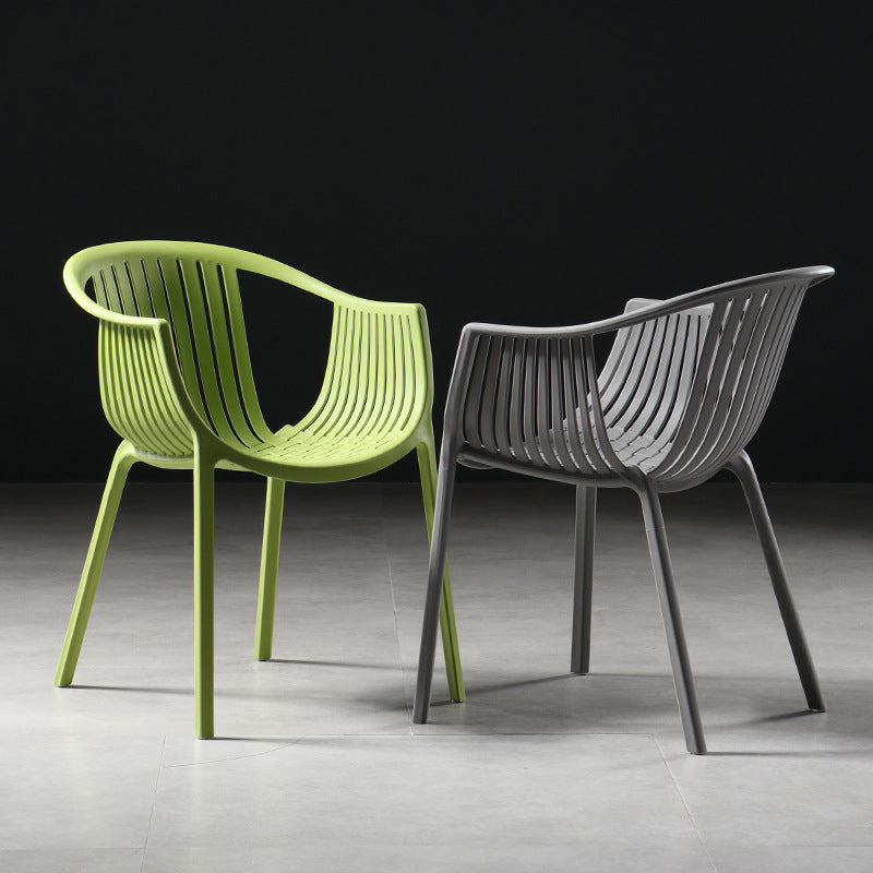 Chaise d'arme à chaises de salle à manger contemporaine avec des jambes en plastique pour la maison