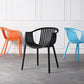 Chaise d'arme à chaises de salle à manger contemporaine avec des jambes en plastique pour la maison