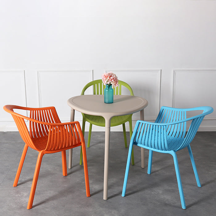 Chaise d'arme à chaises de salle à manger contemporaine avec des jambes en plastique pour la maison
