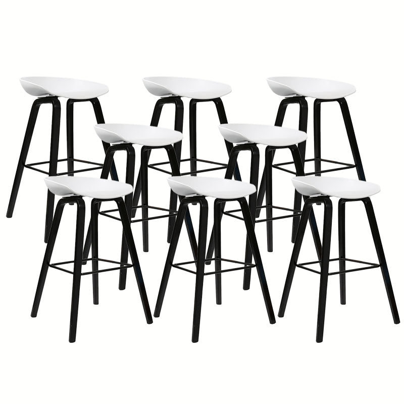 Taburete de cubo escandinavo taburete de barra de plástico con patas de madera maciza