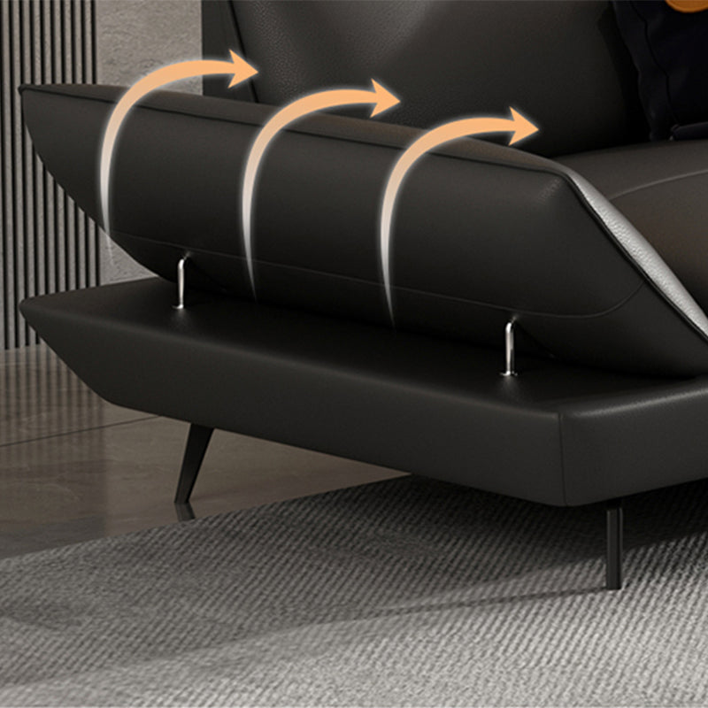 Schwarzes Sofa mit ausgestellten Armlehnen. Zeitgenössisches Standardsofa für das Wohnzimmer