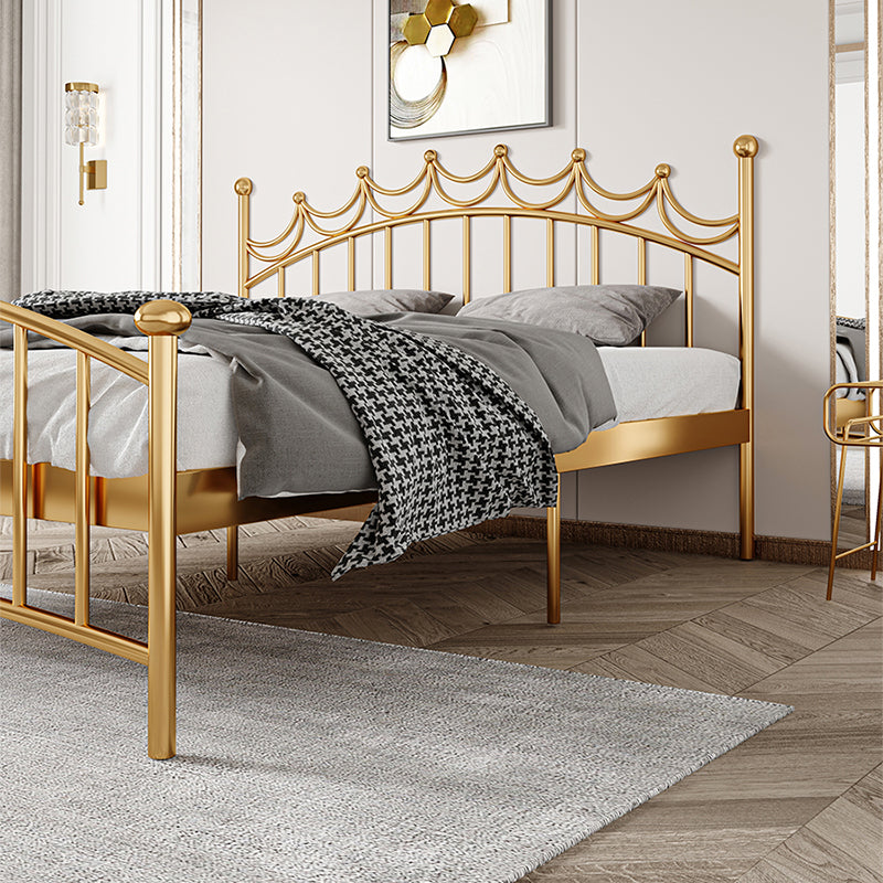 Glam Metallic Standard Bett mit gewölktem Open-Frame-Kopfteil