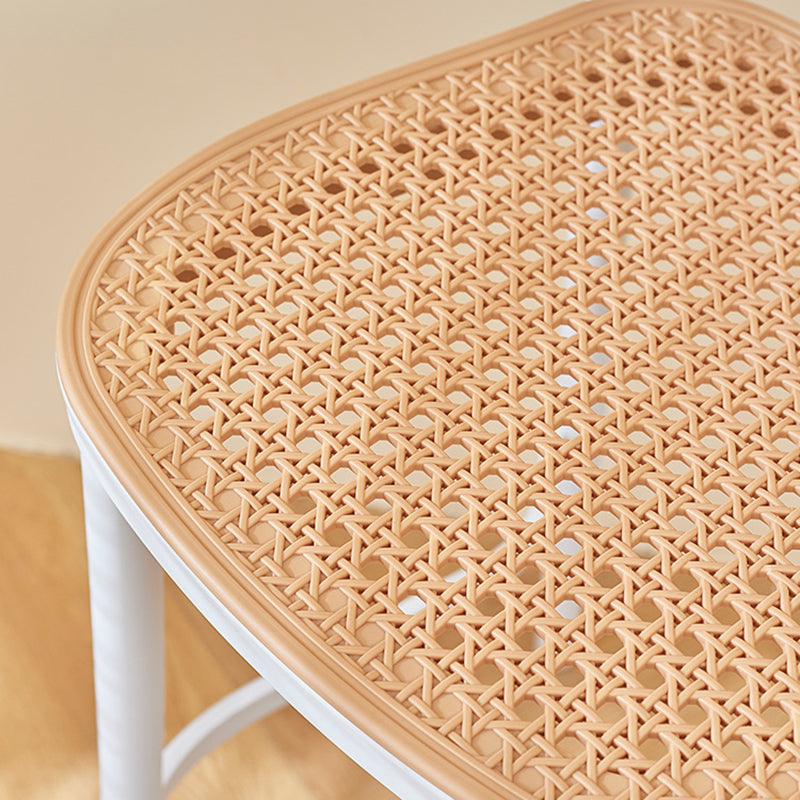 Sede quadrata di sgabelli da barretto senza braccio in plastica contemporanea con telaio bianco e nero in plastica