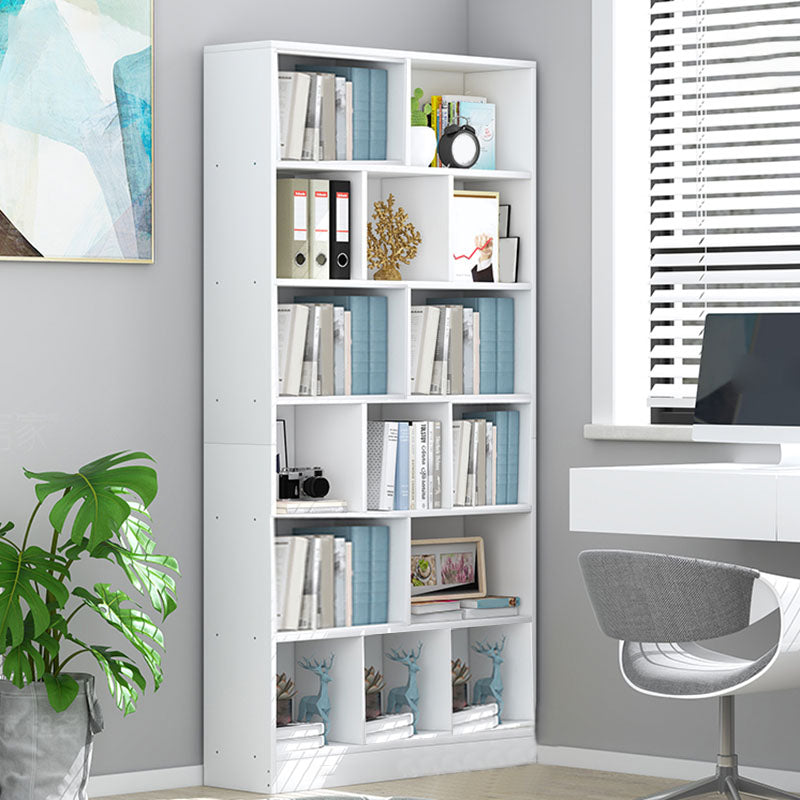 Gesloten houten boekenkast moderne huis woonkamer rooster boekenplank