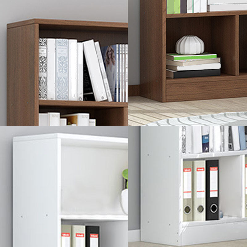 Gesloten houten boekenkast moderne huis woonkamer rooster boekenplank