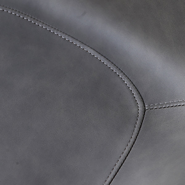 Faux en cuir et chaise latéral en métal.