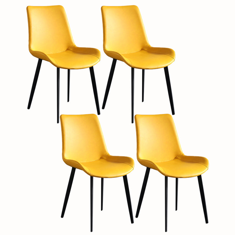 Faux en cuir et chaise latéral en métal.