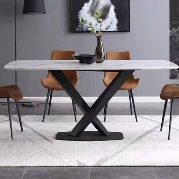 Faux en cuir et chaise latéral en métal.